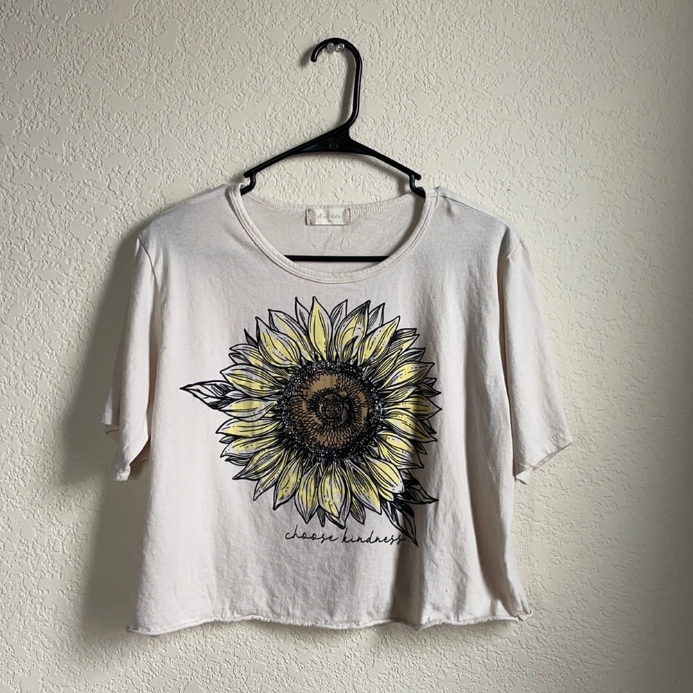 Sunflower crop tee